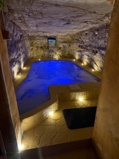 VASCA ROMANA JACUZZI RISCALDATA 